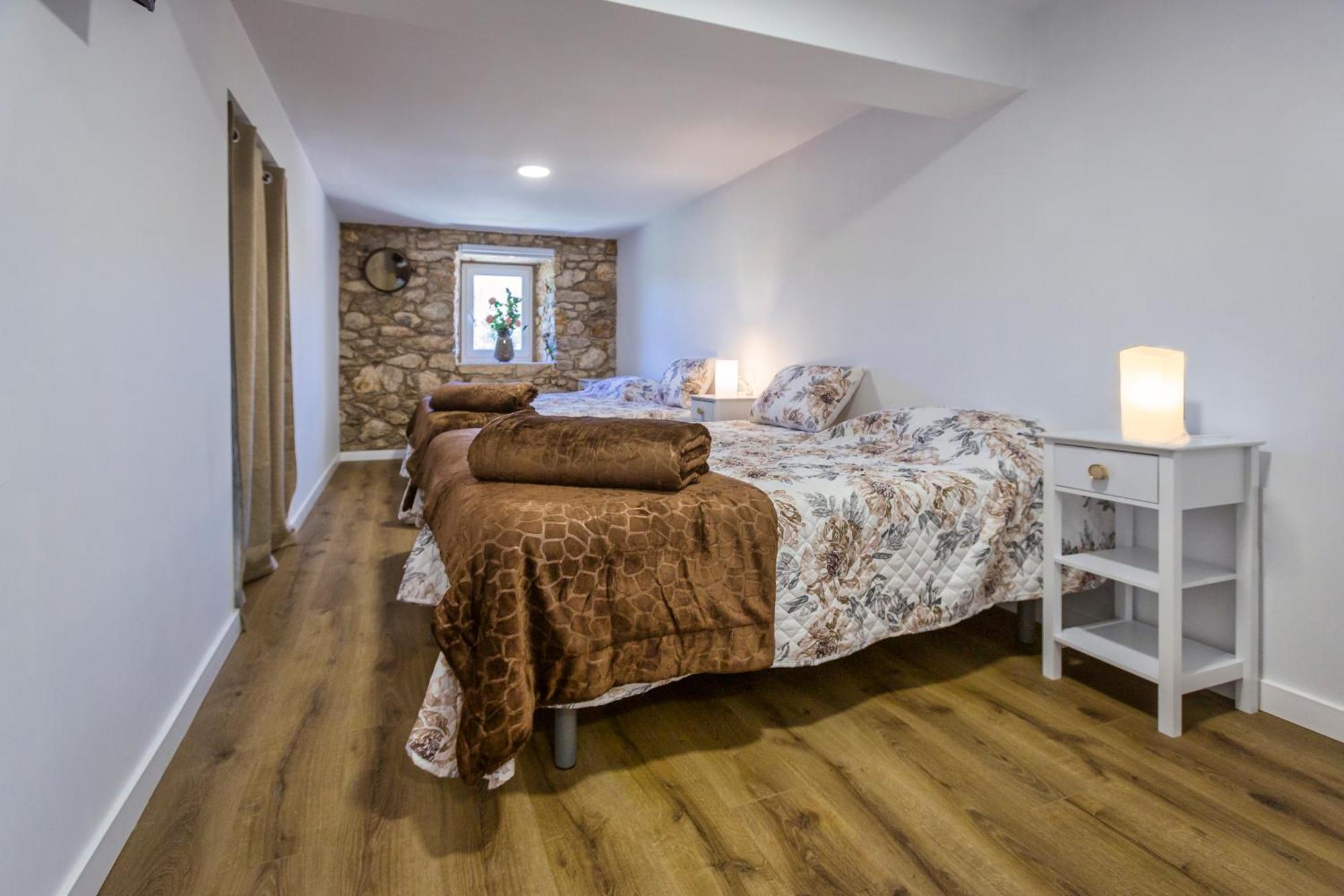 Casa Lela Dumbriaゲストハウス エクステリア 写真